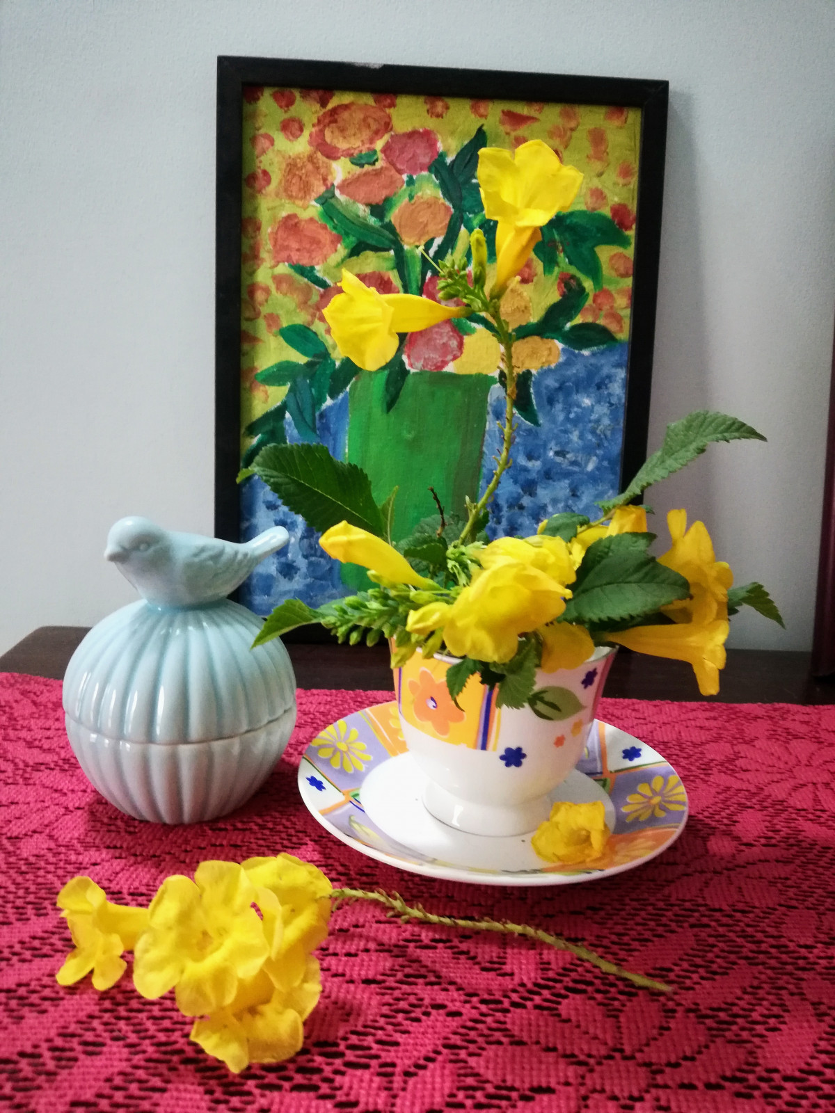 Tecoma in Tea cup DIY home decor using flower design dekko