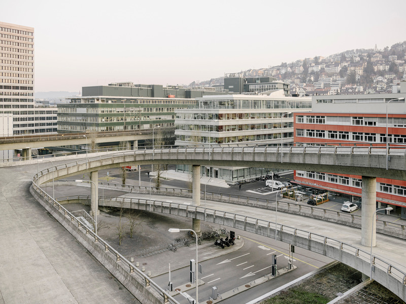 Surrounding building lines were used to form the volume Photo credit: Bruno Augsburger