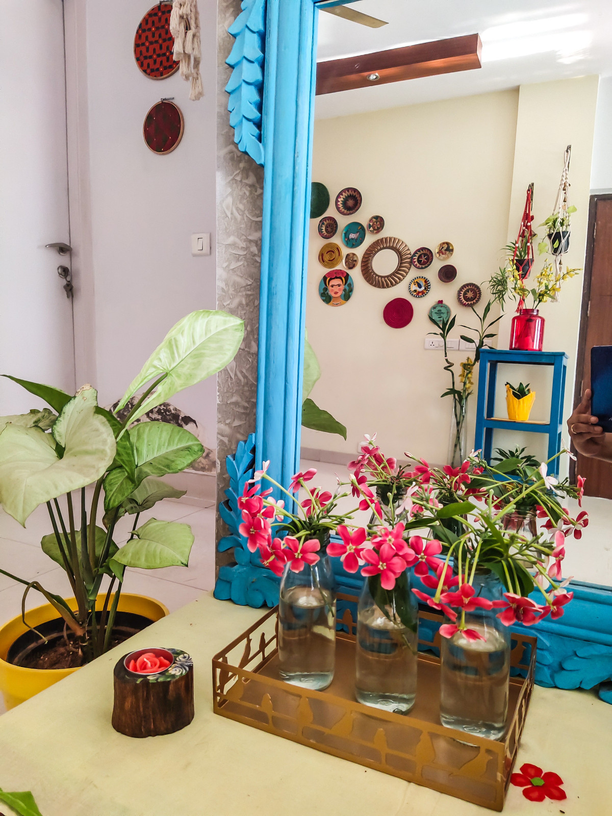 Decorating home with Fresh flowers | Design Dekko