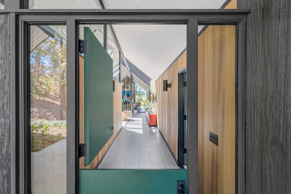 Gustave Carlson design skillfully stewards an unlikely eichler