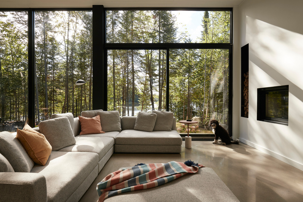 House on Lake Arthur in Lanaudiere, Canada by Ghoche Architecte