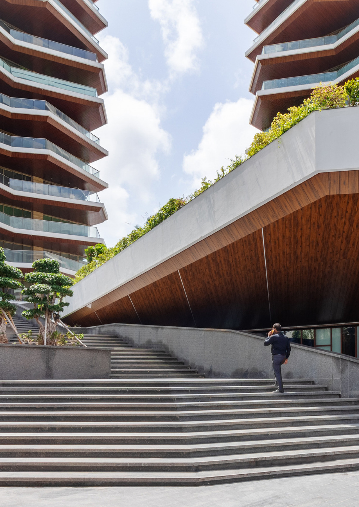 The landscape spaces gradually step down to recreational facilities