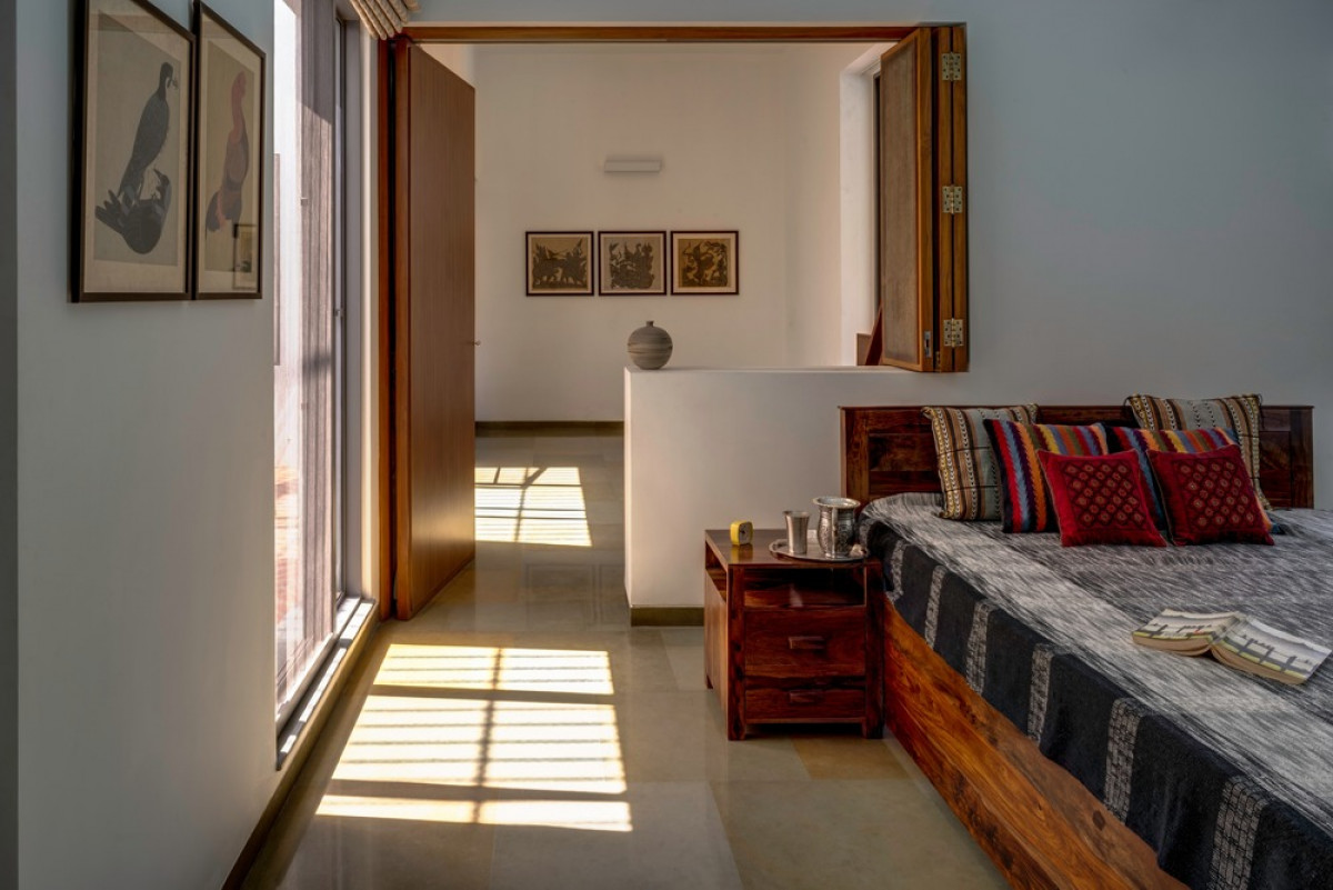 Master Bedroom and Lounge as spatial interconnected extensions | Photo credit: Fabien Charuau