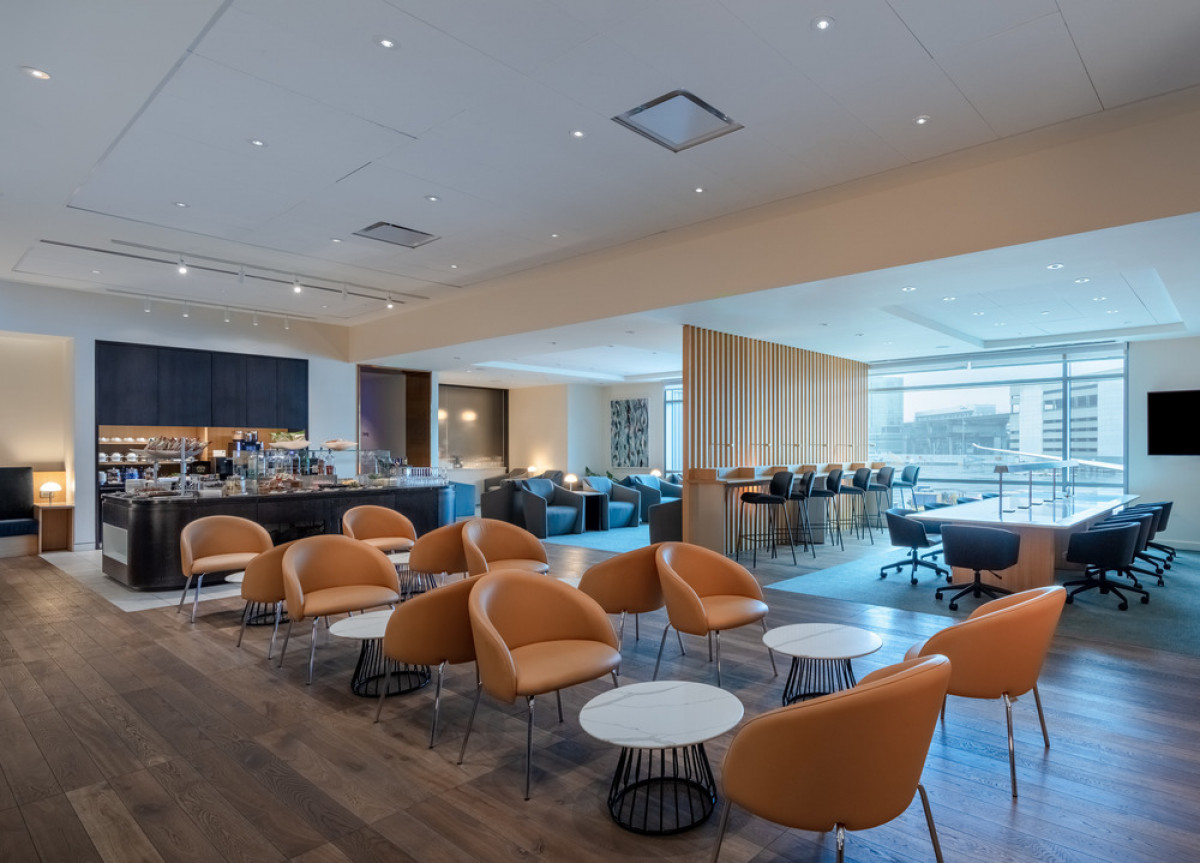   British Airways Lounge: The British Airways Lounge at SFO features a variety of seating options to suit any traveler's needs—from bench seating, club chairs and bar stools to desk chairs. Photo credit: Eric Rorer 