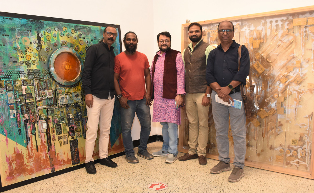 Vishwa Sahni, Haribaabu Naatesan, Gautam Mukherjee, Sonu Gupta and Satyendra Rane at the inauguration of award-winning artist Haribaabu Naatesan's show 'Irreversible 2.0 - Obsoleteness is Mukti'
