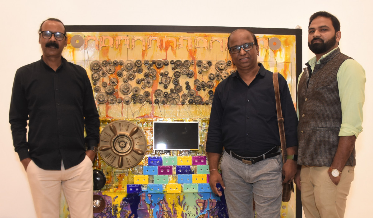 Vishwa Sahni, Satyendra Rane and Sonu Gupta at the inauguration of award-winning artist Haribaabu Naatesan's show 'Irreversible 2.0 - Obsoleteness is Mukti'