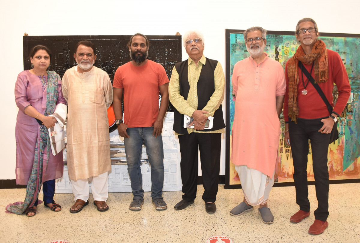 Jyoti Pacharne, Uttam Pacharne, Haribaabu Naatesan, Purushottam Berde, Vasudeo Kamath and Paramprem at the inauguration of award-winning artist Haribaabu Naatesan's show 'Irreversible 2.0'