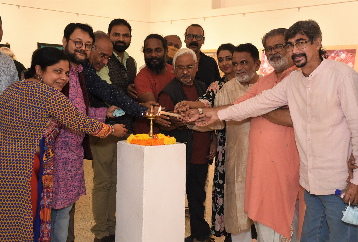 Dahlea Hari, Gauram Mukherjee, Madhusudan Kumar, Haribaabu Naatesan, Bhagwan Rampure, Uttam Pacharne, Vasudeo Kamath & Ratan Saha at the inauguration of award-winning artist Haribaabu Naatesan's show