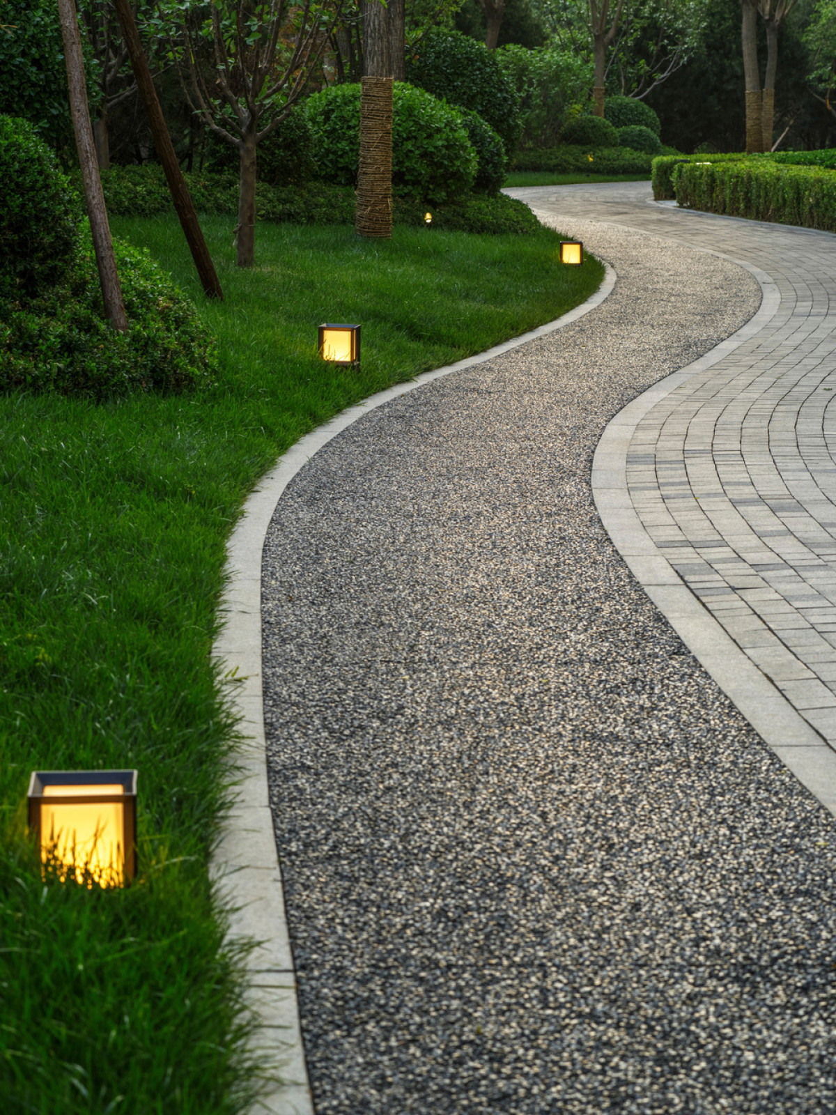 The circulation around the site is defined through a hierarchy which is subtly expressed through the paving. The main circulation loop which circumambulates the site is divided into two materials, a permeable poured material ideal for jogging or children’