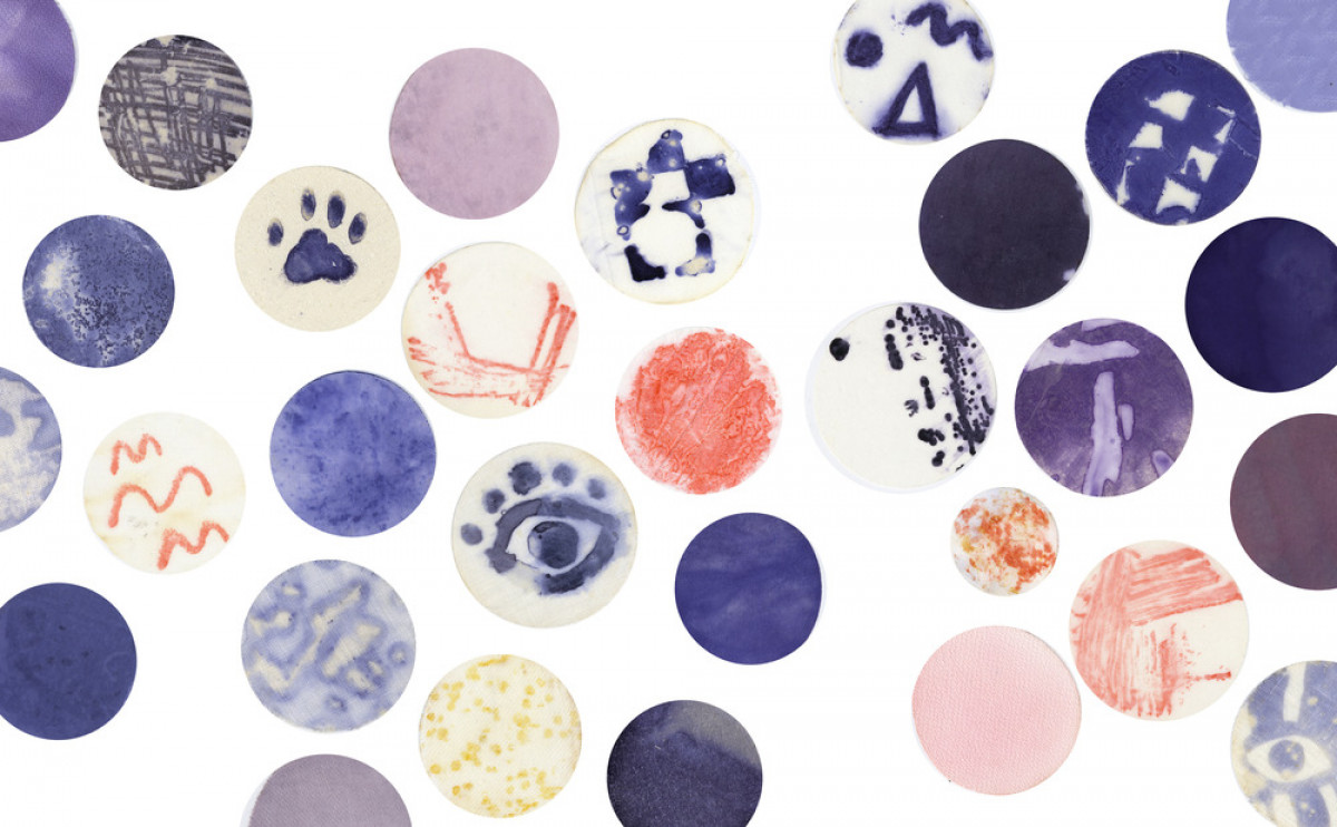 Julia Moser GROWING PATTERNS, LIVING PIGMENTS (Ongoing project 2021-2023)  Textile samples (Various bacteria-dyed natural and synthetic fibres)  Photo credit: Julia Moser