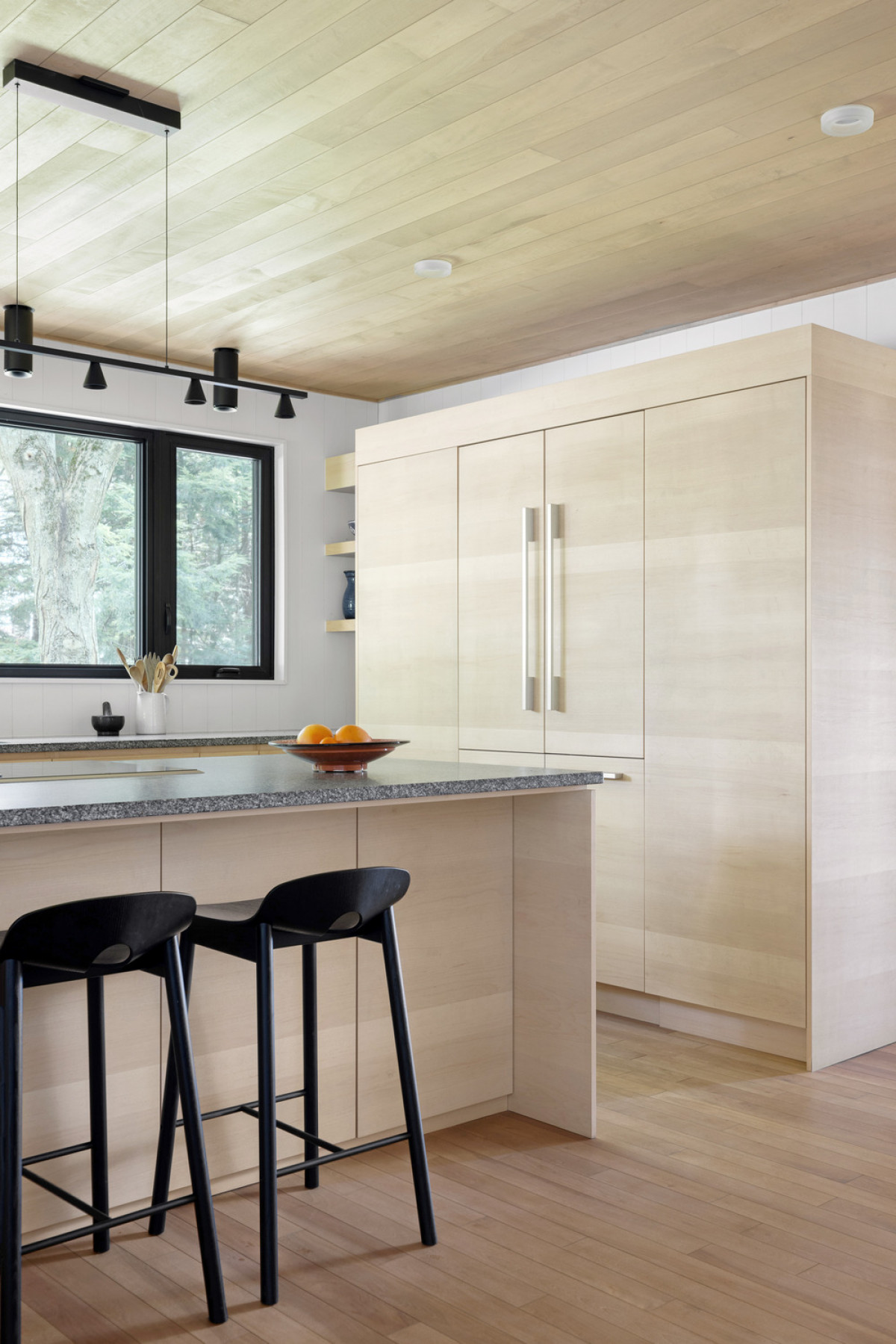 Chalet Magog : A luxurious lakeside retreat designed by Interior ...