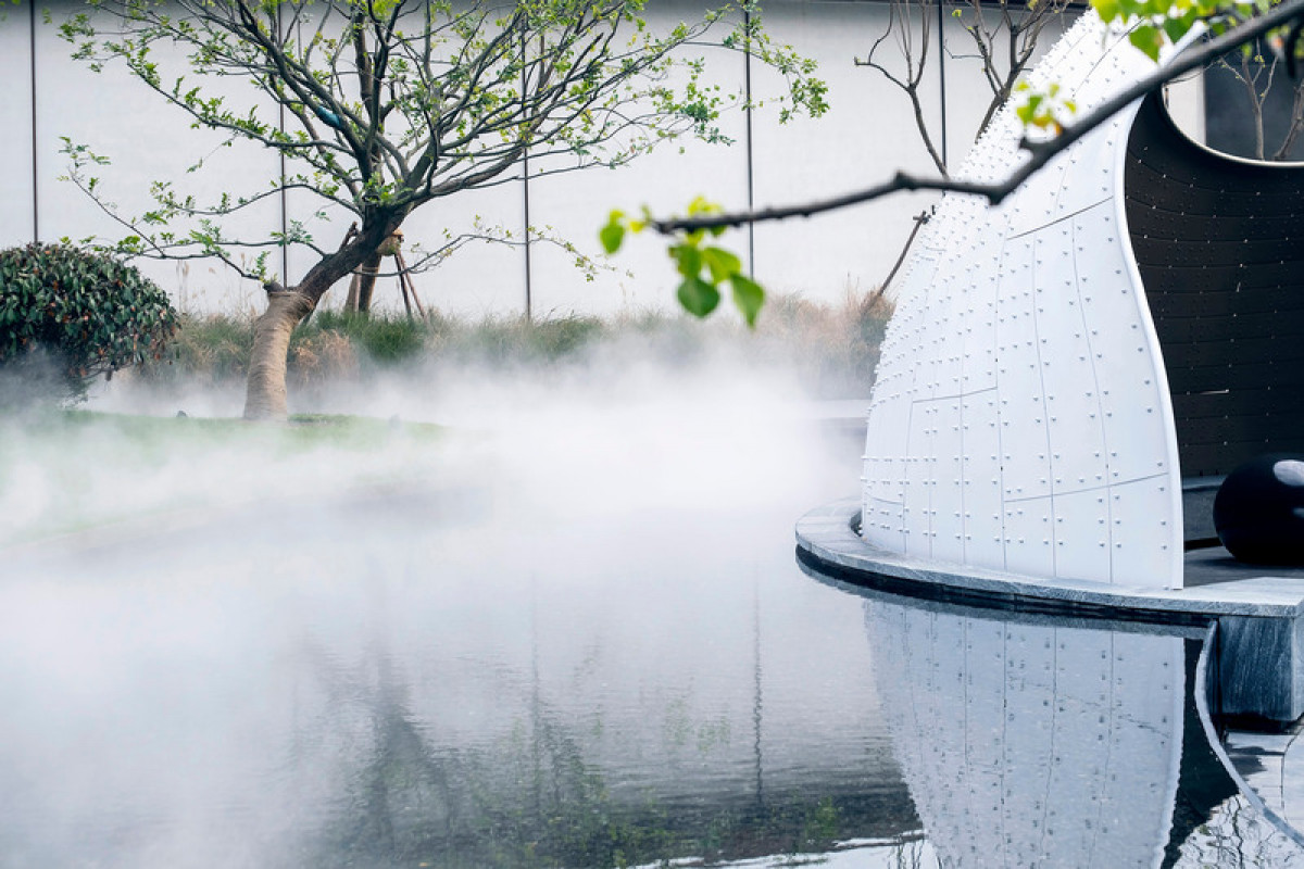 The centripetal dome and pool evoke a sense of being enveloped by mountains and the sea, featuring amplifying acoustics that foster introspection and reflection. Photo credit: Photo by Yihao Hu, XISUI Design